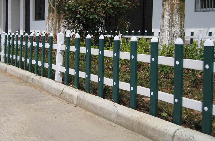 PVC草坪護(hù)欄 PVC草坪護(hù)欄