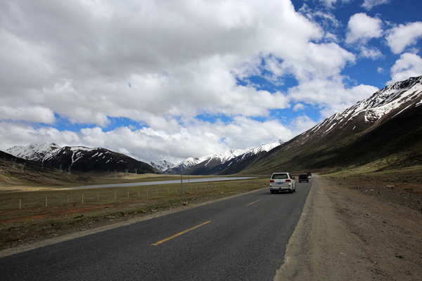 市政護(hù)欄廠家助力滇藏公路 市政護(hù)欄廠家助力滇藏公路